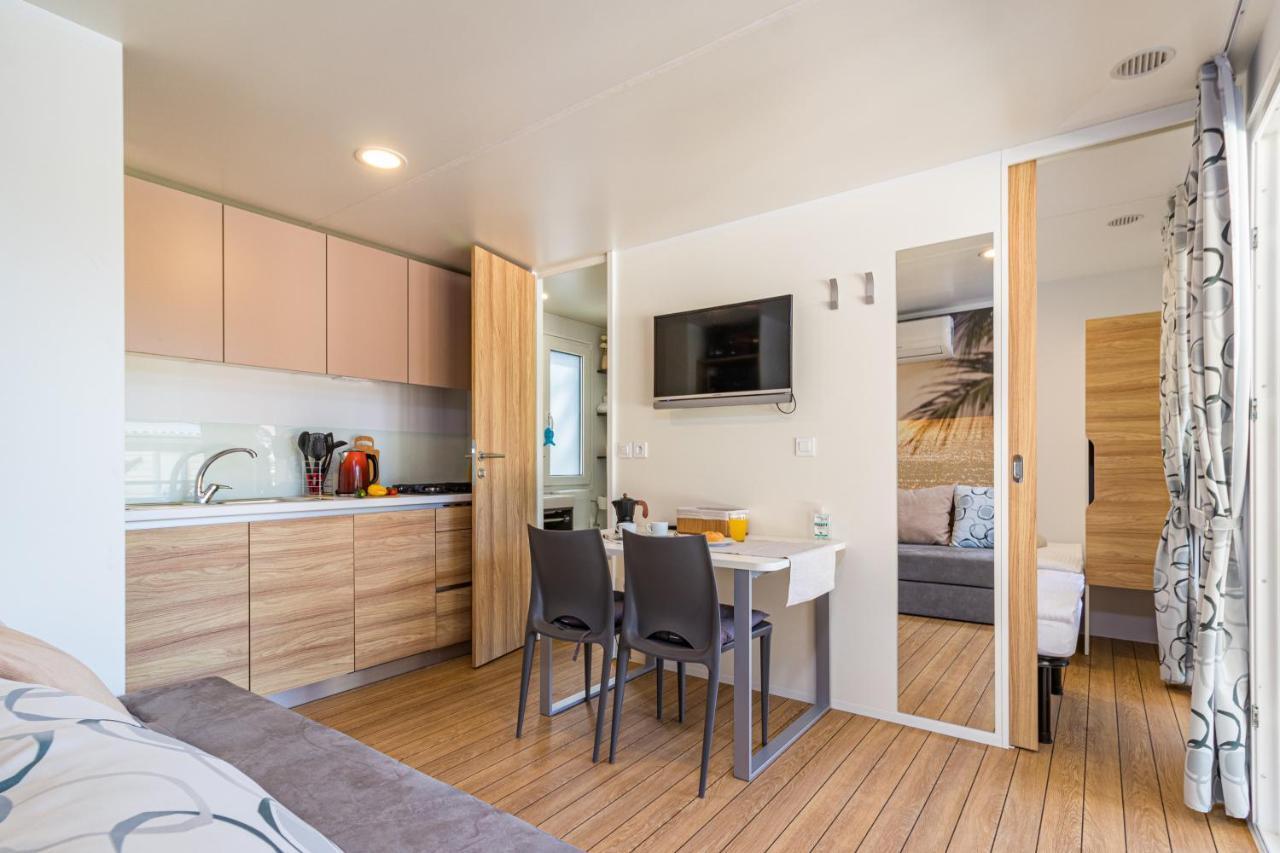 Hemy Casa - Lux Mobile Homes 罗维尼 外观 照片